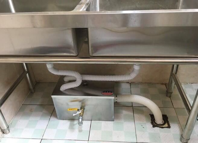 小區餐飲油水分離設備開(kāi)展維護保養